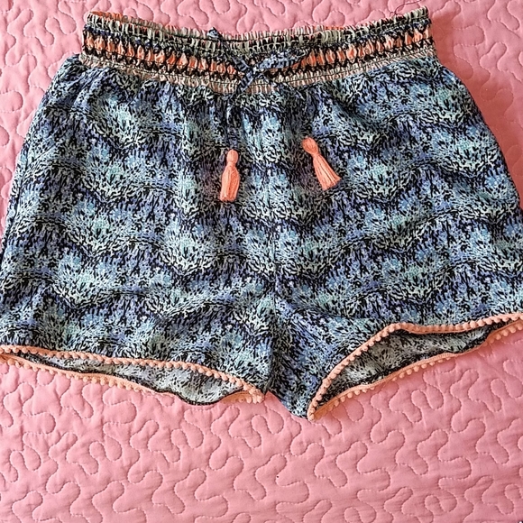 Girls dressy shorts - Picture 2 of 9